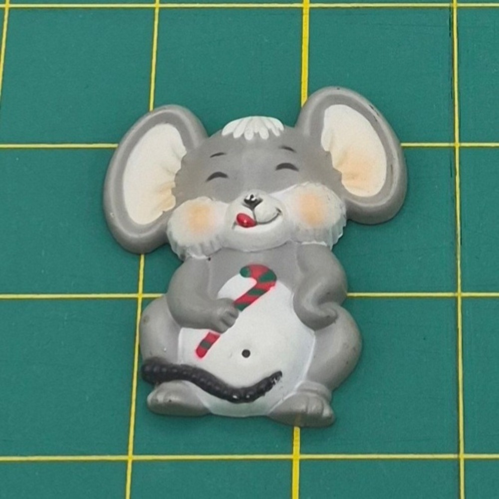 Vintage Apollo Christmas Mouse Fridge Magnet‎ Holding Candy Cane Gray Plastic